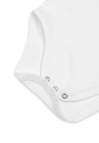 Witte katoenen bodysuit met een ronde halslijn, korte mouwen en drukknoopjes aan de onderkant voor gemakkelijk aankleden. Zachte textuur, geen patronen.