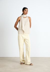 COACH VINTAGE SIGNATURE PRINTED SQUARE - Tørklæde / Halstørklæder - chalk