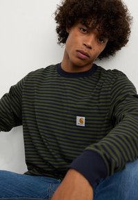 Carhartt WIP VERNER POCKET - Tops ar garām piedurknēm - dark navy/office green