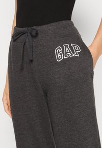 GAP Petite HERITAGE JOGGER - Joggebukse - heather charcoal