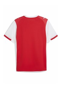 Röd och vit kortärmad sporttröja med röd panel bak, vita ärmar, röda axeldetaljer och röd trim på ärmsluten.