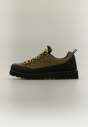 ARKK Copenhagen, ALPINE UNISEX - Маратонки - moss black