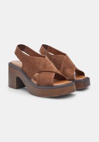 Bata Clogs - marrone