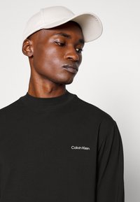 Calvin Klein MICRO LOGO MOCK NECK  - Longsleeve - black