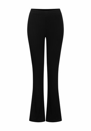 Čierne nohavice s vysokým pásom a zvonovým strihom, hladký pás a priliehavé v oblasti stehien, ktoré sa rozširujú pod kolenami, zobrazené na bielom pozadí.