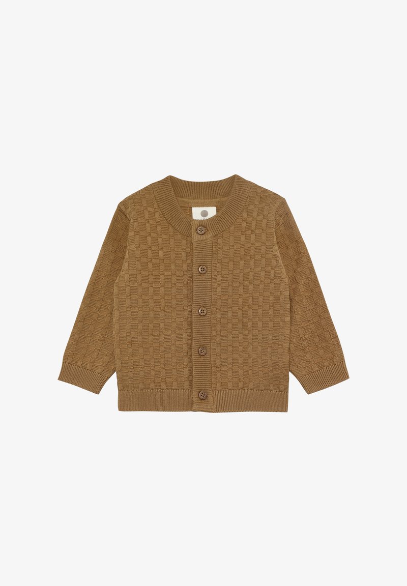 Cárdigan marrón de punto con un patrón de tablero de ajedrez, cuello redondo y botones delanteros. Presenta puños y dobladillo acanalados.