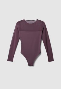 Body a maniche lunghe in un profondo borgogna, caratterizzato da un tessuto liscio e elastico con uno scollo trasparente in rete e un design con gamba alta.