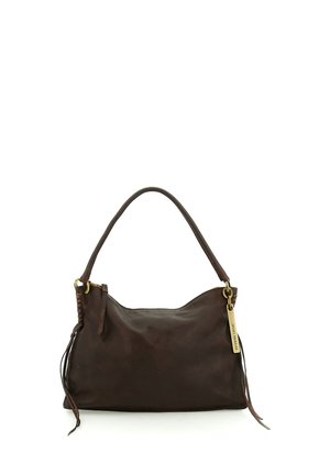 Borsa a mano in pelle marrone scuro con manico singolo, cerniera dorata e targhetta decorativa dorata su sfondo bianco.
