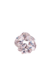 Scrunchie in seta di colore rosa chiaro con illustrazioni floreali. Texture liscia, design arricciato, elasticizzato, adatto per fissare i capelli.