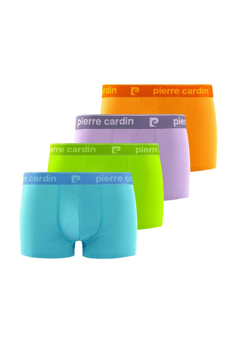 Quatre paires de boxers Pierre Cardin en bleu, vert, violet et orange, avec une ceinture élastique portant le logo de la marque, en matériau coton.