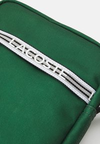 Lacoste NEOCROC SEASONAL UNISEX - Borsa a tracolla - vert/noir/blanc