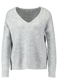 Maglione lavorato a maglia grigio chiaro con scollatura a V, maniche lunghe, texture a coste e spacchi laterali per facilitare i movimenti.