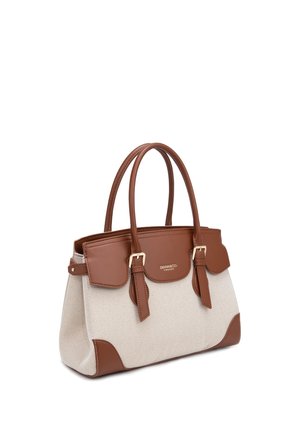 Sac à main en tissu beige avec anses, garnitures et détails de boucle en cuir marron, arborant la marque "DIANA&CO FIRENZE" sur le rabat avant.