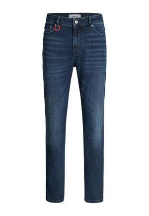 Ciemnoniebieskie dżinsy z prostą nogawką. Posiadają zapięcie na guzik, pięć kieszeni oraz czerwoną tkaninową pętelkę z przodu.