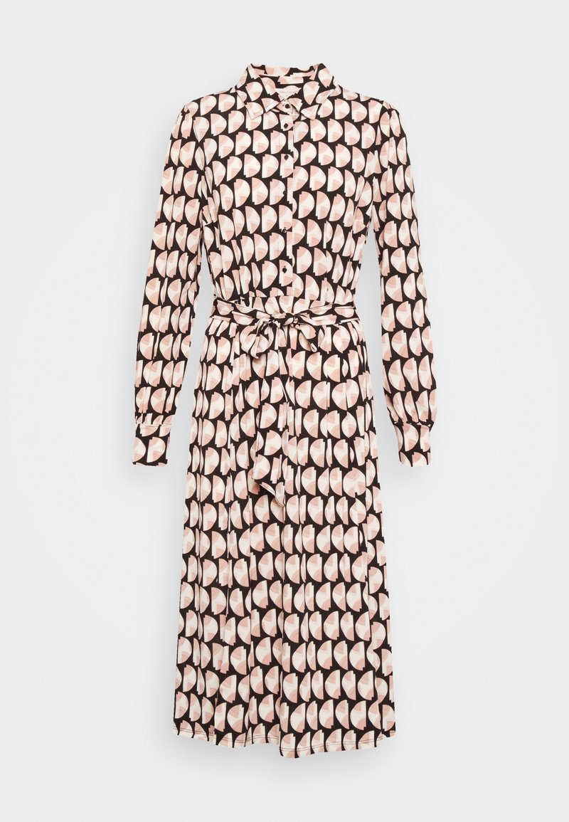 Langärmliges Hemdkleid mit geometrischem Halbkreis-Muster in Schwarz, Beige und Pink, mit Knöpfen vorne und einem gebundenen Taillengürtel.