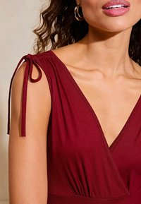 Lipsy 2 IN 1 REGULAR FIT - Rochie maxi - red