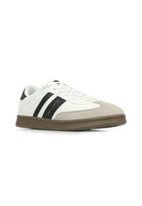 Sneaker bianche con strisce nere e dettagli in suede grigio, dotate di una suola in gomma texturizzata e design a punta rotonda. Chiusura con lacci.