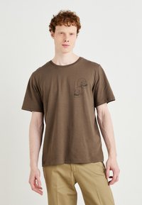 Jack & Jones JJSCULLY TEE CREW NECK - T-Shirt print - canteen