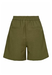 Shorts en coton vert olive avec une taille élastique, deux poches arrière et une coupe ample. Présente une texture lisse et un design simple.