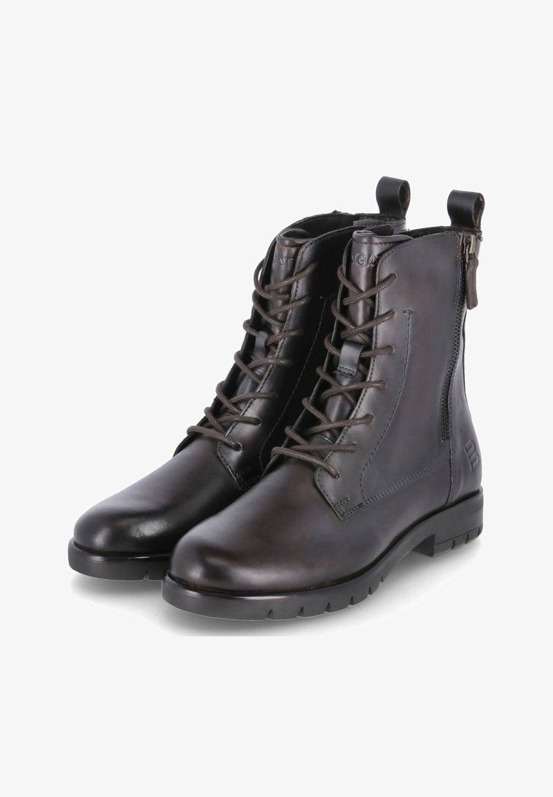 Botas de tobillo de cuero marrón con cordones y cremallera lateral, que presentan una textura suave, puntera redonda y suela resistente para un buen agarre.