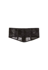 Collana aderente nera in pizzo con motivo floreale, caratterizzata da una texture semi-trasparente e bordi cuciti per dare struttura. La forma lunga e appuntita valorizza il design.