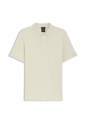 Lysebeige poloshirt i blød bomuld med klassisk krave, korte ærmer og subtilt "BOSS" logo på brystet. Glat struktur.