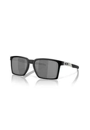 Occhiali da sole neri quadrati con lenti grigie, caratterizzati da un design elegante e da un accessorio laterale nero testurizzato. Montatura in plastica leggera.