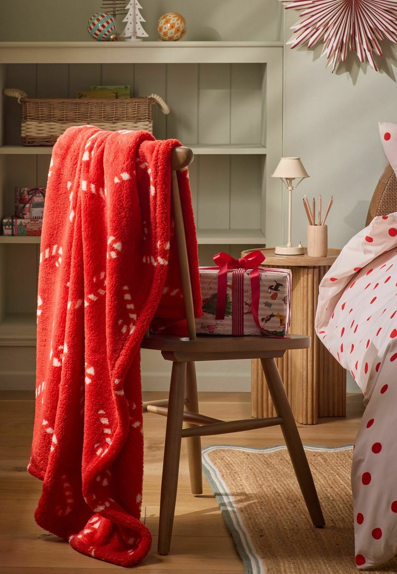 Next FLEECE CHRISTMAS THROW - Wohndecke - candycane/rot