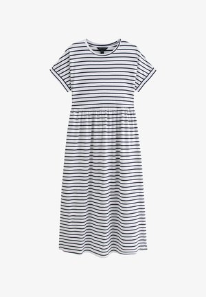 Randig klänning i vitt och marinblått bomull. Korta ärmar, rund halsringning, rynkad midja och ankellängd med en avslappnad passform.