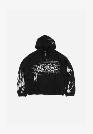Sudadera con cremallera negra que presenta el texto "WISTED" en estilo grafiti, gráficos de llamas y un patrón de ladrillo texturizado. Capucha y puños ajustables.