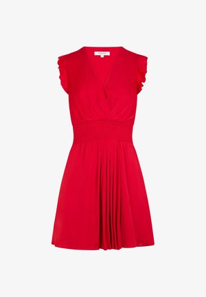 Rode mouwloze jurk met V-hals, geplooide schouderdetails, gerimpelde taille en geplooid rokgedeelte.