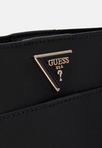Guess BASILEA GIRLFRIEND SATCHEL - Rokassoma - black