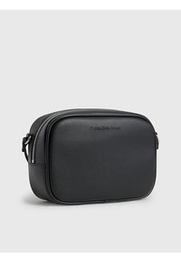 Calvin Klein Jeans SCULPTED CAMERA MONO - Taška s příčným popruhem - black/rose