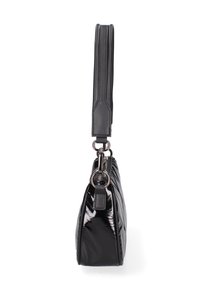 Borsa a mano in vernice nera con design strutturato, dotata di un manico superiore singolo, chiusura con zip e texture trapuntata sul davanti.