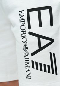 EA7 Emporio Armani TRAIN CORE BIG LOGO - Pantaloni de trening - white