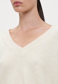 Vero Moda Tall VMJUPITER  mleczny