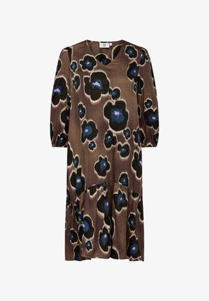 Braunes Kleid mit V-Ausschnitt, Dreiviertelärmeln und gestuftem Saum. Hat ein großes Blumenmuster in Schwarz- und Blautönen. Glatte Textur.