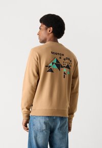 Scotch & Soda FRONT BACK ARTWORK - Sweatshirt - tannin