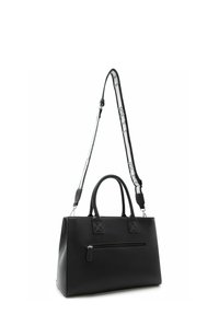 Borsa a mano nera in pelle con forma rettangolare, doppie maniglie corte e tracolla regolabile. Tasca frontale con zip e accenti hardware discreti.