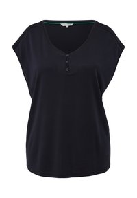 Blouse noire à manches courtes avec un col en V arrondi et trois boutons sur le devant, présentant une coupe décontractée et un tissu lisse.