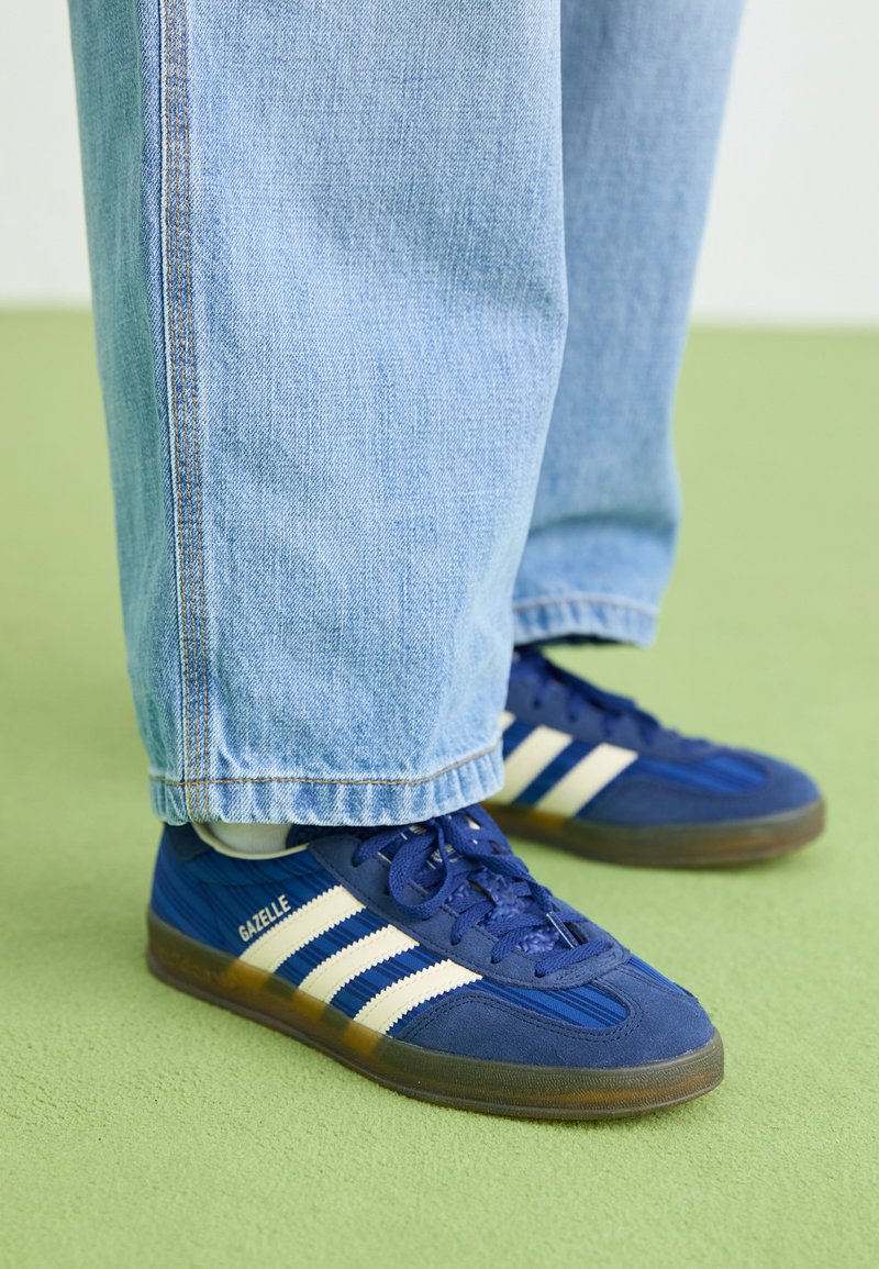 adidas Originals GAZELLE INDOOR - Trainers - victory blue/night indigo/cream white/dark blue - Zalando adidas Originals GAZELLE INDOOR - Trainers - victory blue/night indigo/cream white/dark blue - Zalando