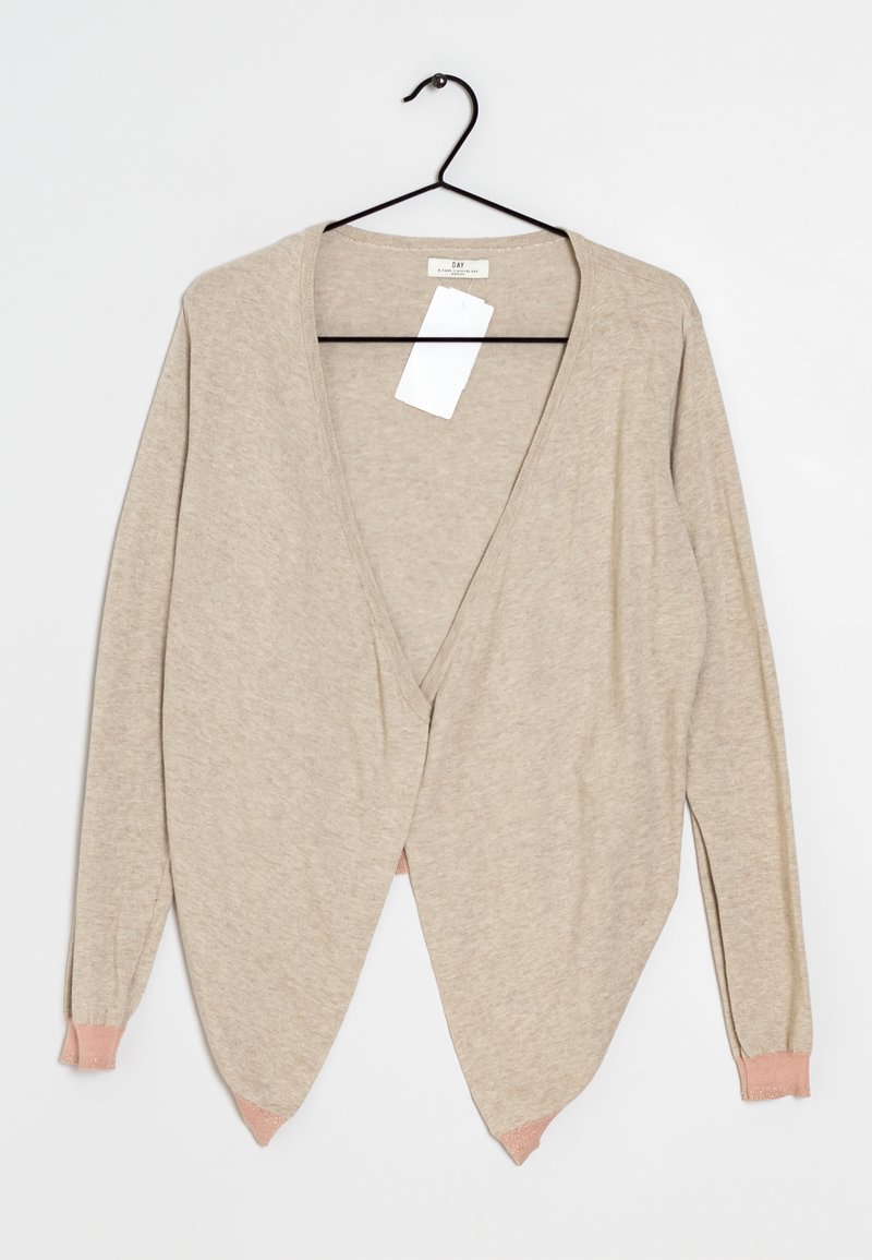 Cardigan beige con scollo a V, maniche lunghe e orlo arrotondato. Il materiale sembra morbido con polsini accentati di rosa. Etichetta attaccata al collo.