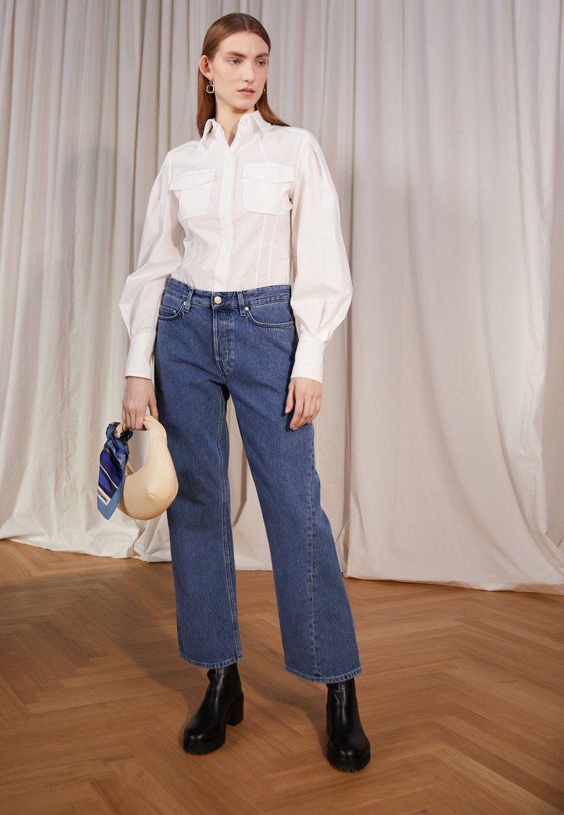 Won Hundred BAGGY - Calças de ganga de corte relaxado - medium scrape blue