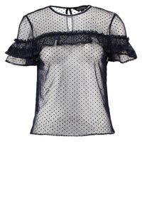 Blusa trasparente a pois blu con maniche corte a volants, scollo rotondo e chiusura a oblò sul retro. Tessuto leggero con texture delicata.