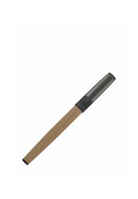 Stylo brun avec un capuchon et un clip noirs, placé en diagonale sur un fond blanc.