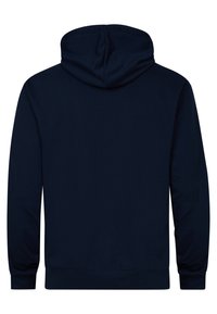 Tmavě modrá mikina s kapucí vyrobená z bavlněné směsi, která má šňůrku na stažení kapuce, žebrované manžety a hladký povrch bez viditelných log nebo vzorů.