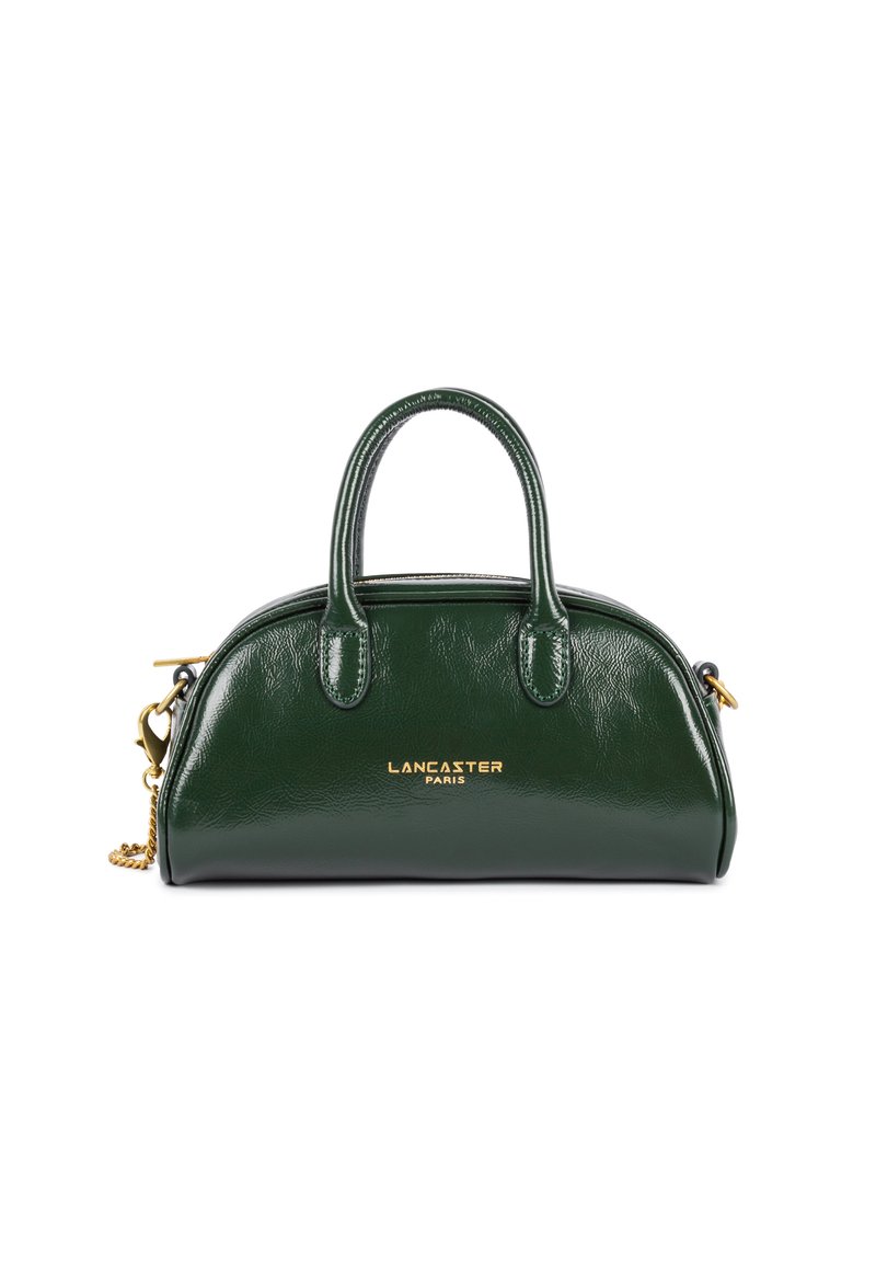 Borsa a tracolla in pelle verde dalla forma rotonda, con doppio manico superiore e logo dorato in rilievo. Presenta una tracolla a catena removibile e una finitura lucida.