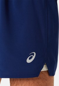 ASICS ROAD 2-N-1 5IN - Urheilushortsit - blue expanse birch