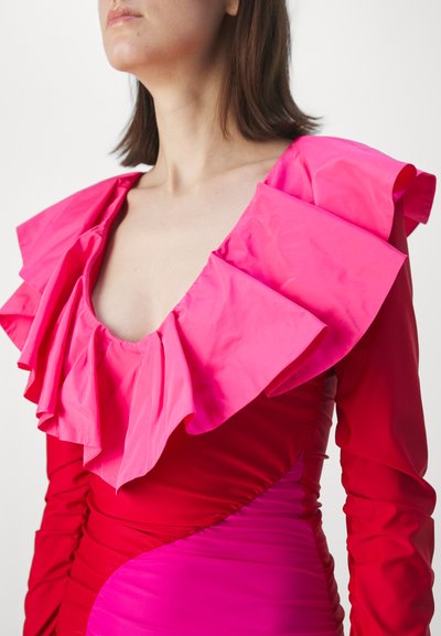 Ahluwalia ROSIE RUFFLE DRESS - Vestito di maglina - red/pink