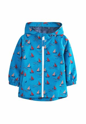 Veste à capuche bleue pour enfants avec des motifs de voiliers rouges et blancs et fermeture éclair à l'avant.